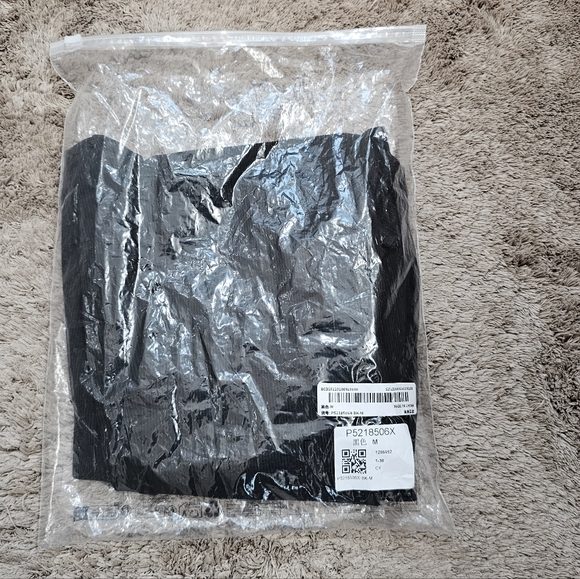 New Black Ribbed One Piece Backless Halter Bodycon Capri Jumpsuit, Size M - Picture 13 of 13